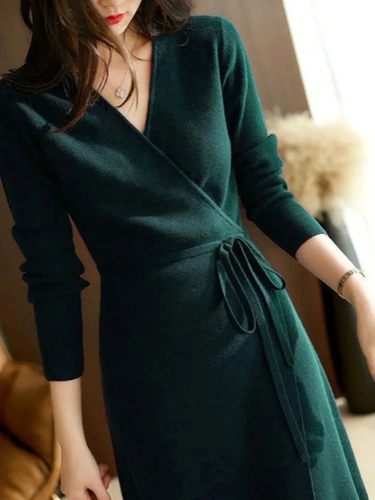 π Elegant V-Neck Midi Dress