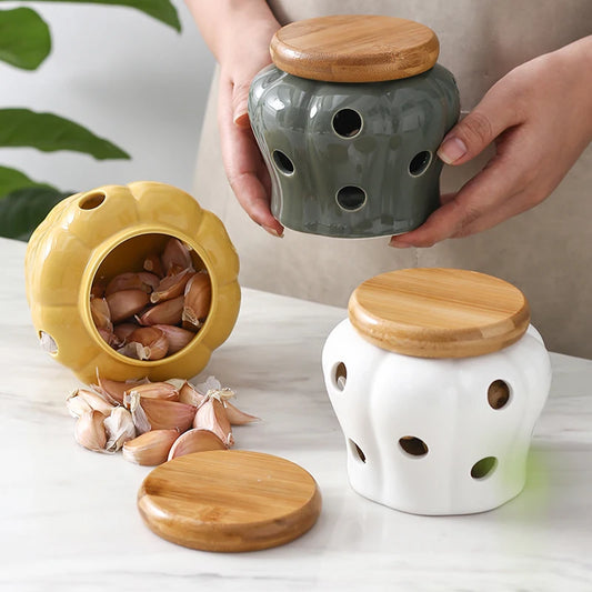 🧄 Creative Ceramic Garlic Storage Jar – Ventilated Kitchen Organizer