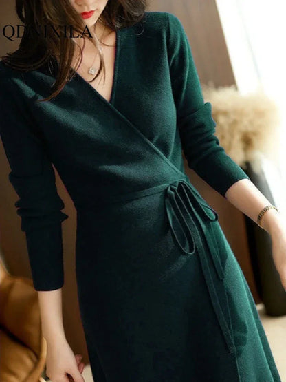 👗 Elegant V-Neck Midi Dress