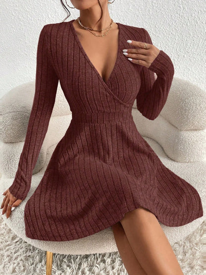 Women’s V-Neck Knee-Length Dress – Slim Fit Casual Outfit