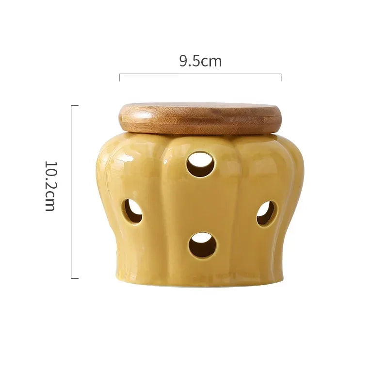 🧄 Creative Ceramic Garlic Storage Jar – Ventilated Kitchen Organizer