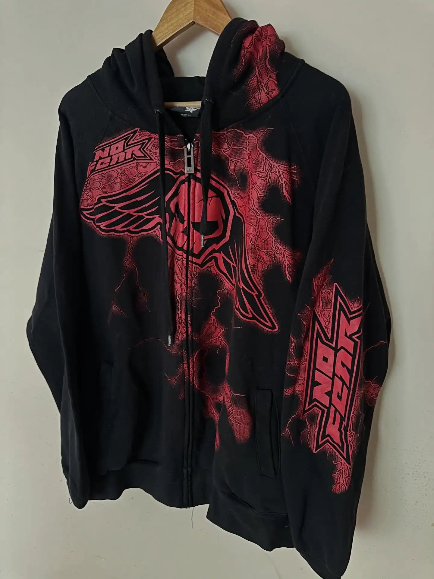 🔥 Men’s Skull Print Zip Up Hoodie – Black & Red Streetwear