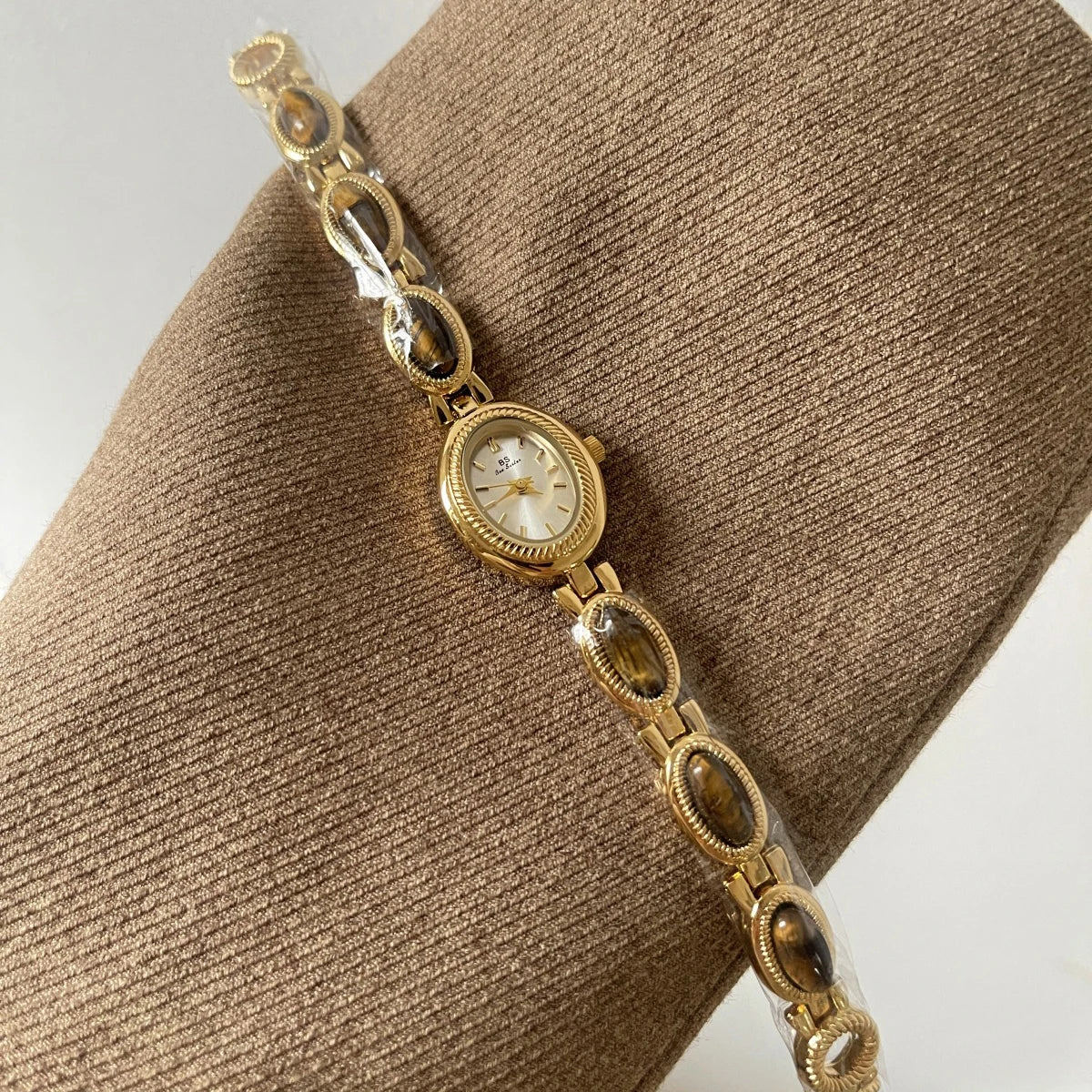 Elegant Oval Women Quartz Watch | Slim Alloy Strap Fashion Wristwatch ⌚✨