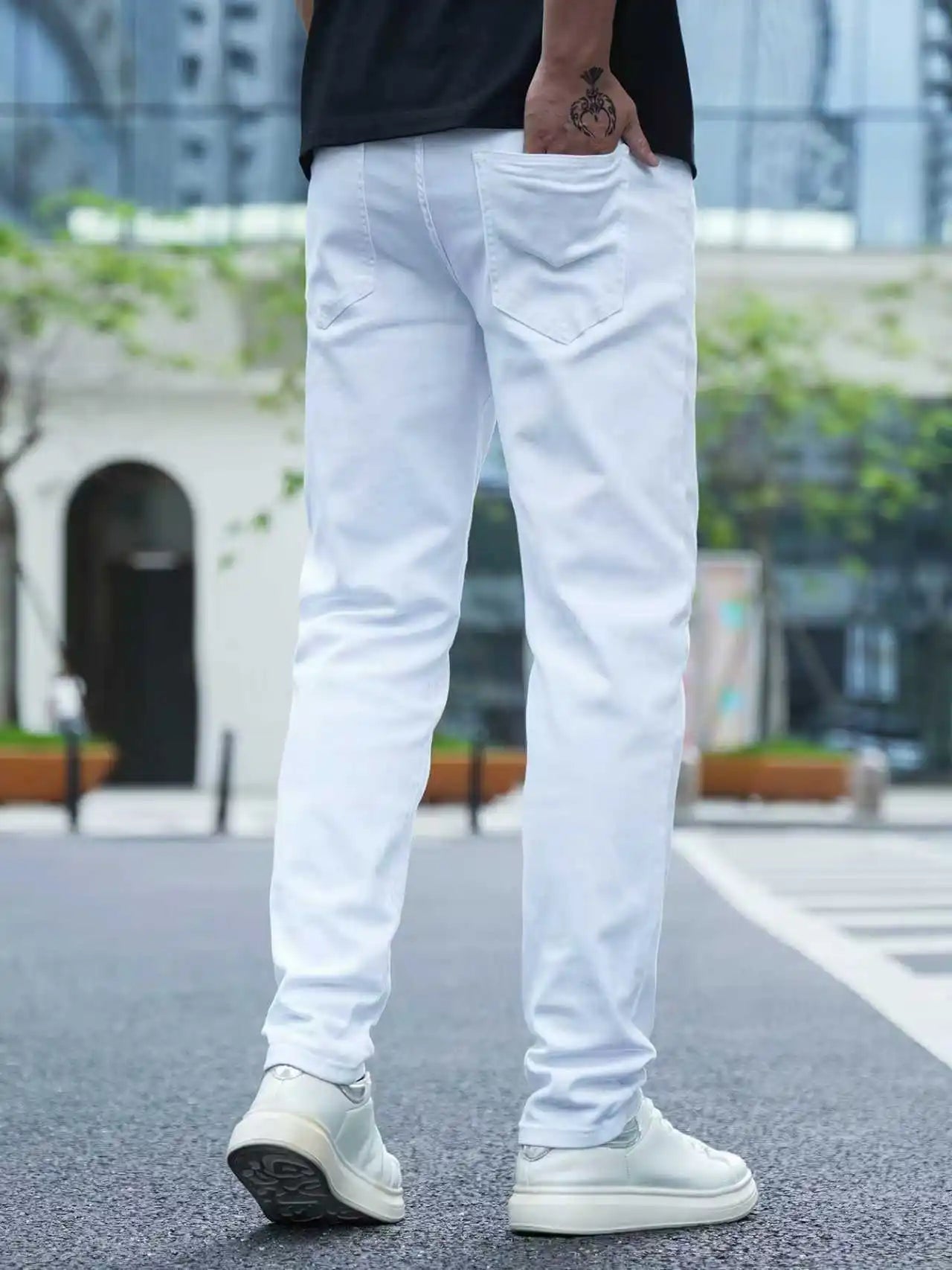 👖✨ Men’s Slim Fit White Stretch Denim Pants – All Season Comfort