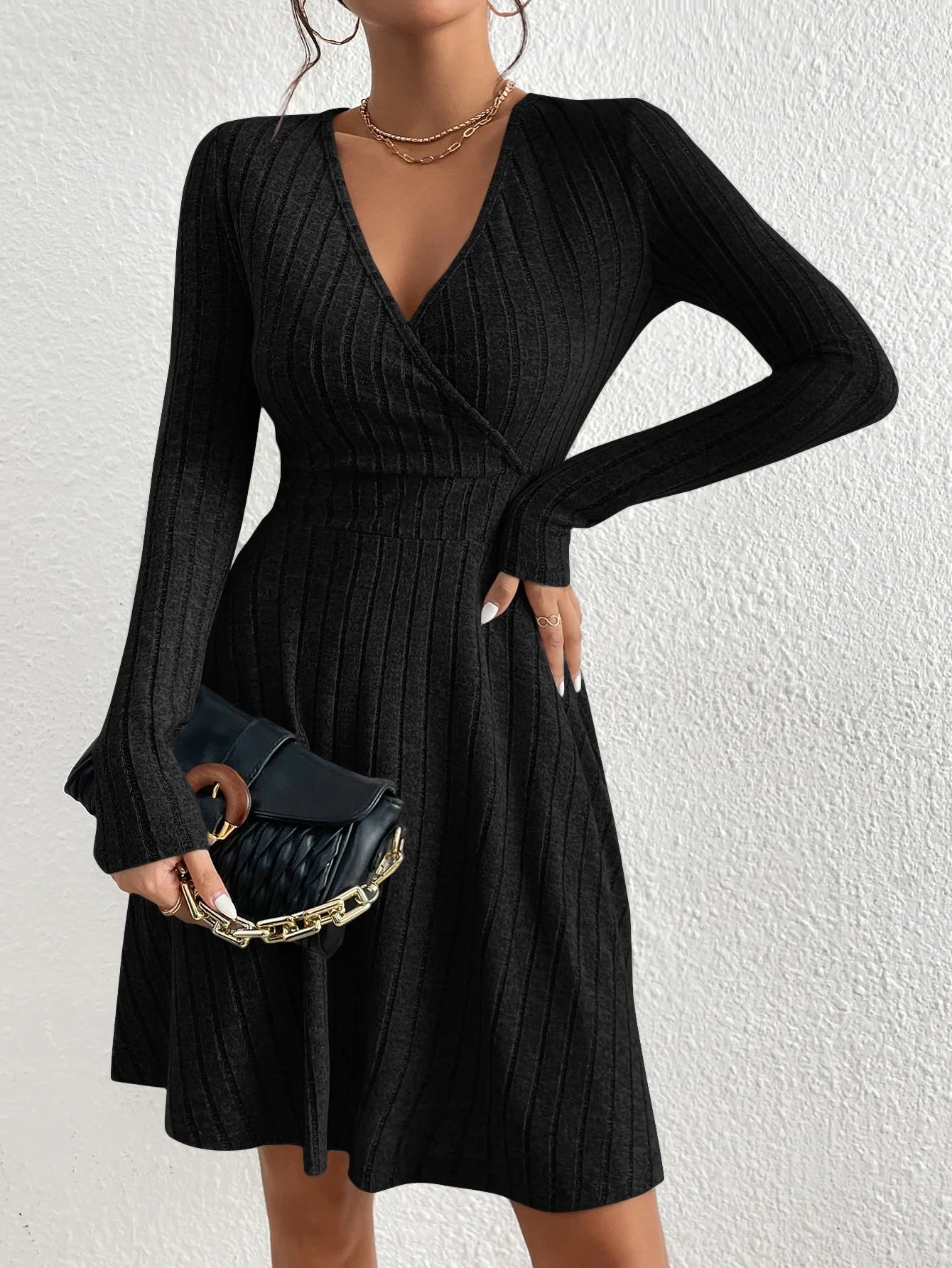 Women’s V-Neck Knee-Length Dress – Slim Fit Casual Outfit