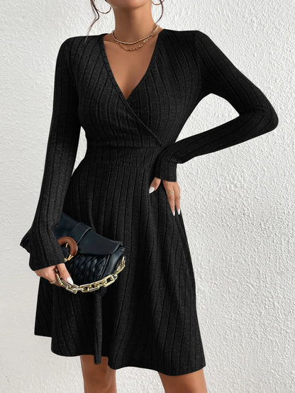 Women’s V-Neck Knee-Length Dress – Slim Fit Casual Outfit