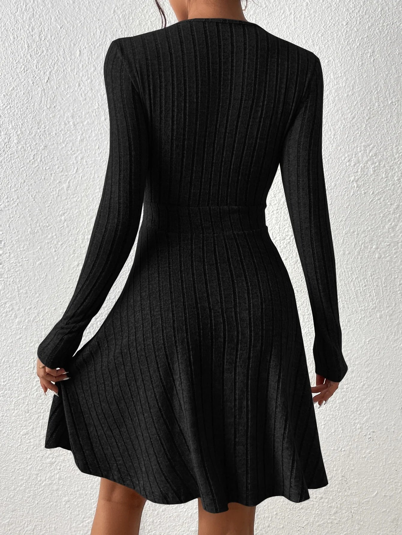 Women’s V-Neck Knee-Length Dress – Slim Fit Casual Outfit