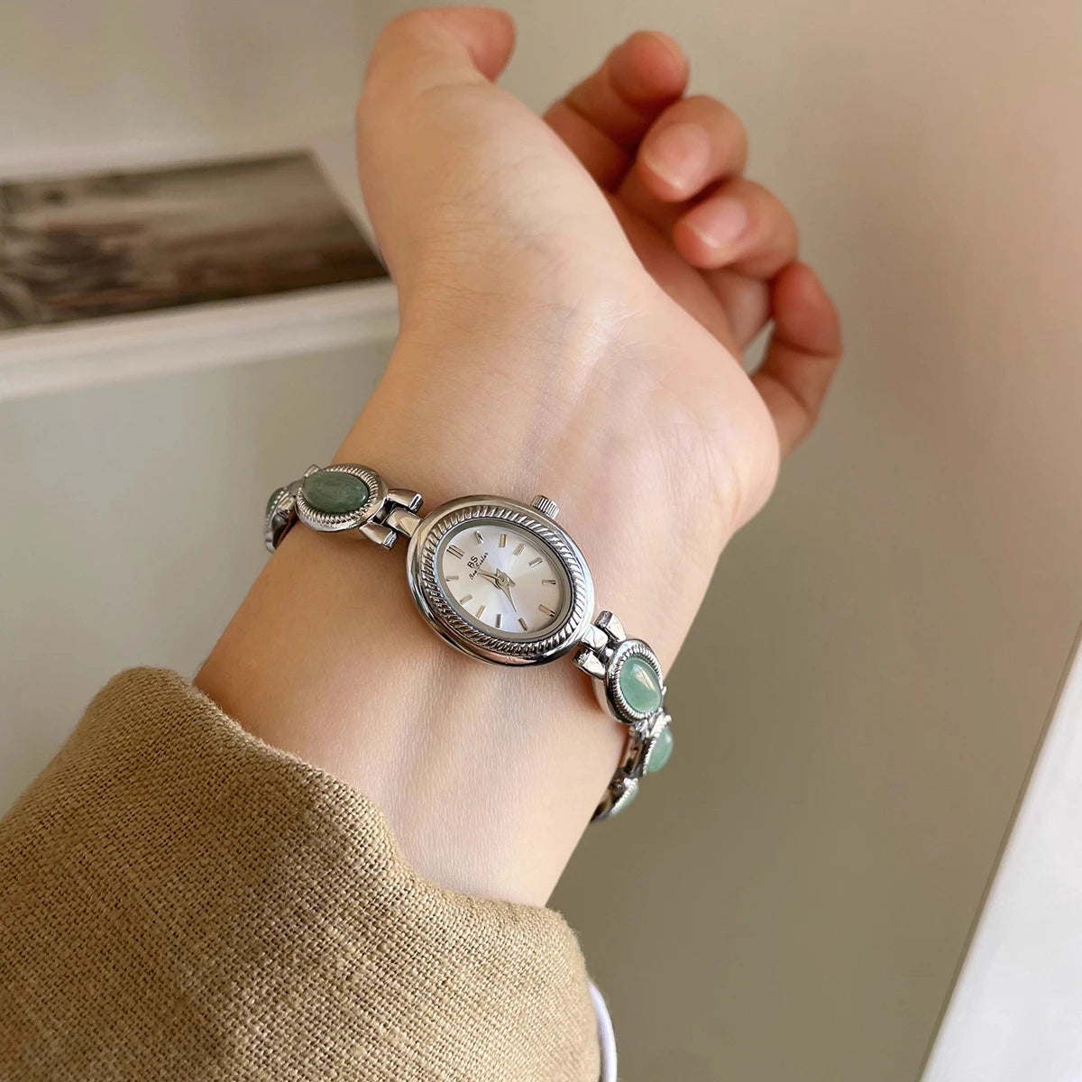 Elegant Oval Women Quartz Watch | Slim Alloy Strap Fashion Wristwatch ⌚✨