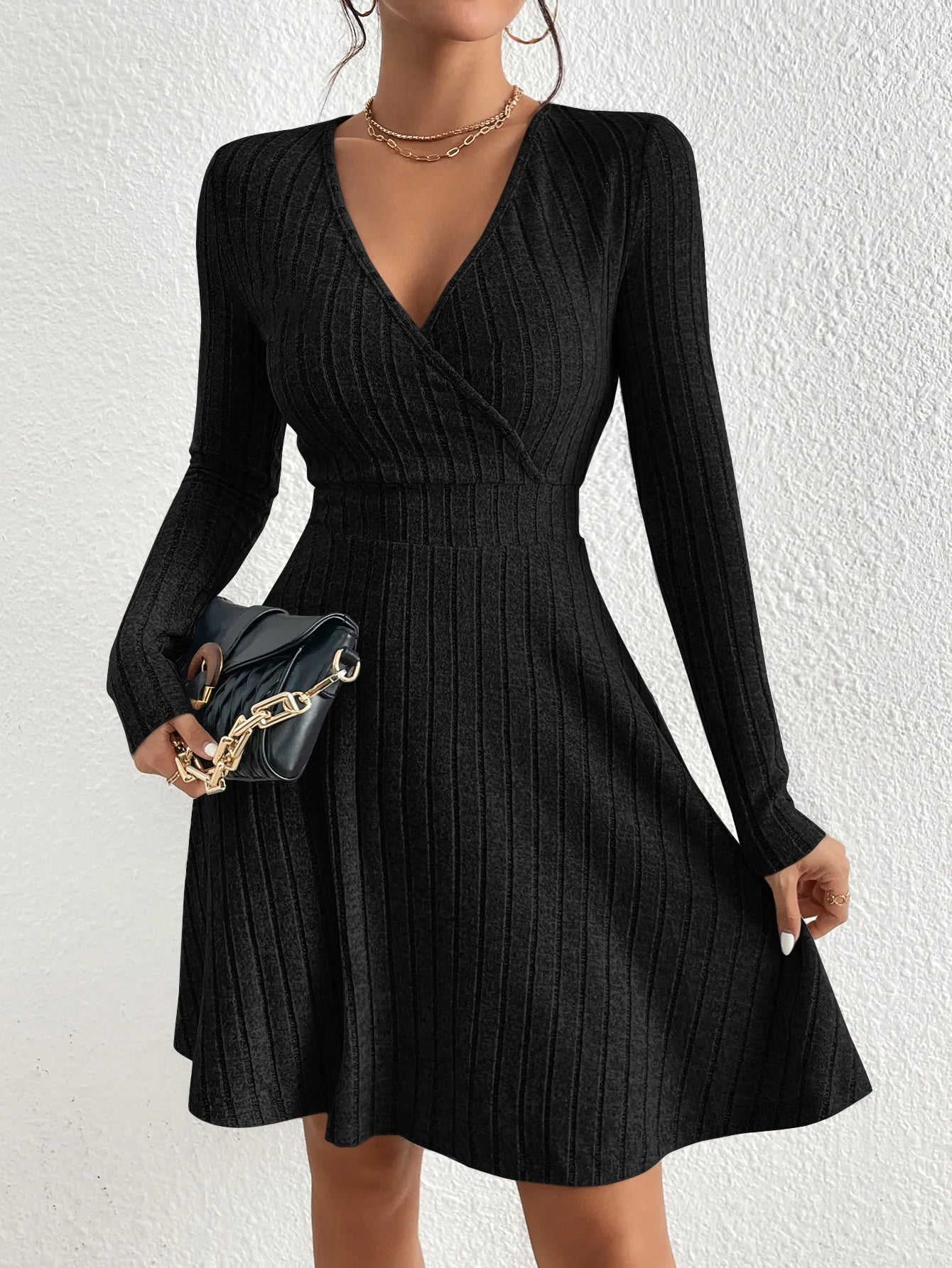 Women’s V-Neck Knee-Length Dress – Slim Fit Casual Outfit